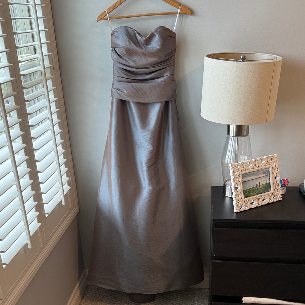 Watters & Watters Metallic Strapless Gown Formal Dress‎